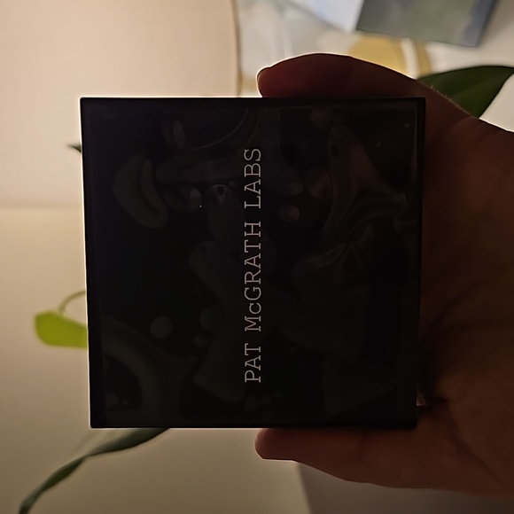 Divine Rose Luxe Eyeshadow Quad - Picture 2 of 3